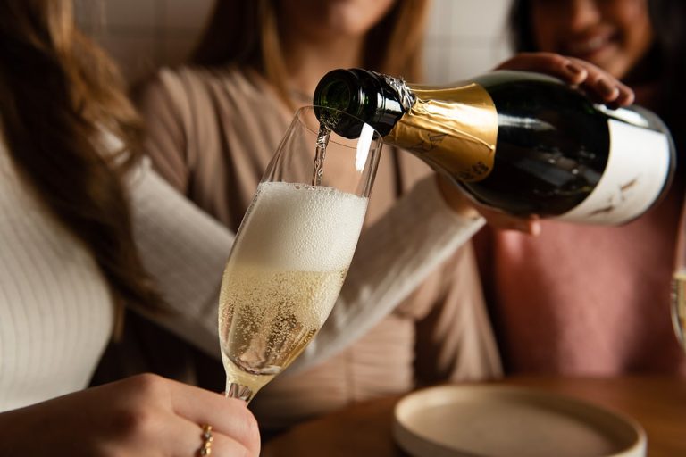 Champagne toasts and seafood towers mark 55 Chicago restaurant celebrations to ring in 2024