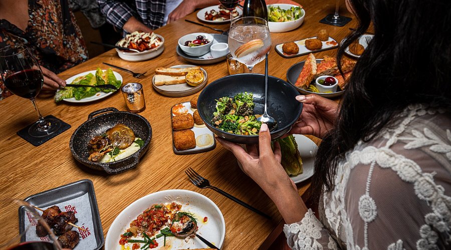 brunch near me at Fifth & Broadway